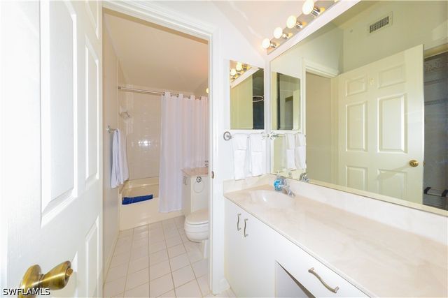 992 Woodshire LN D107, Naples, FL 34105