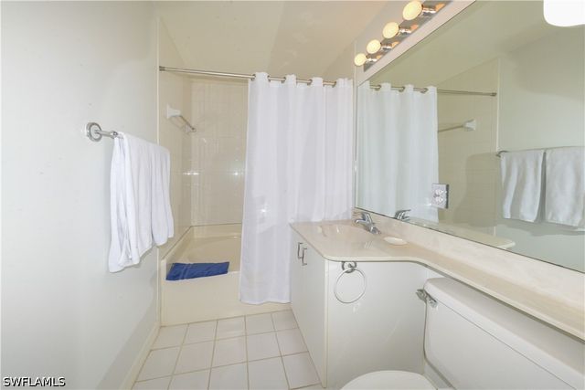 992 Woodshire LN D107, Naples, FL 34105