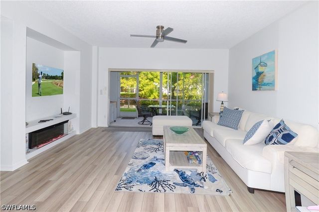 992 Woodshire LN D107, Naples, FL 34105