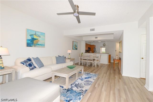 992 Woodshire LN D107, Naples, FL 34105