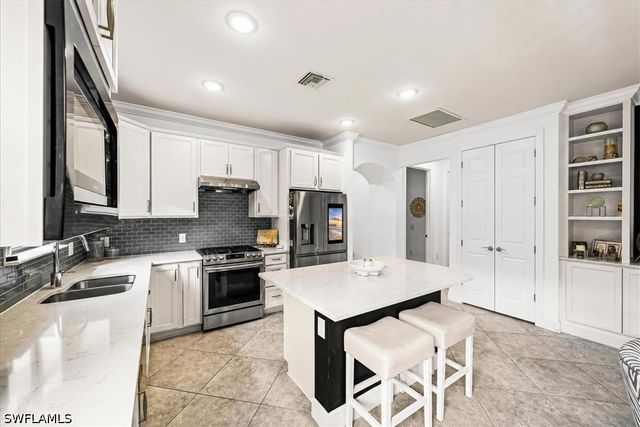 7670 Jacaranda LN, Naples, FL 34114