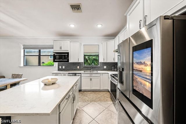 7670 Jacaranda LN, Naples, FL 34114