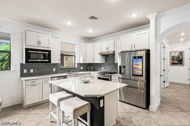 7670 Jacaranda LN, Naples, FL 34114