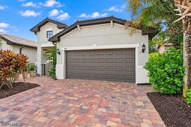 7670 Jacaranda LN, Naples, FL 34114