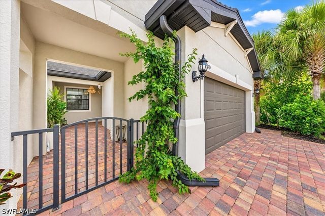 7670 Jacaranda LN, Naples, FL 34114