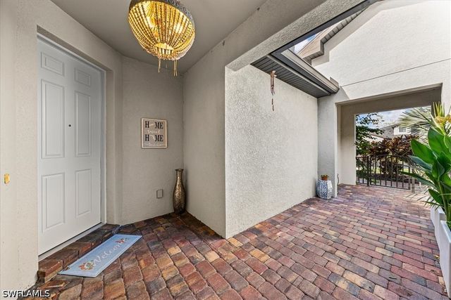 7670 Jacaranda LN, Naples, FL 34114