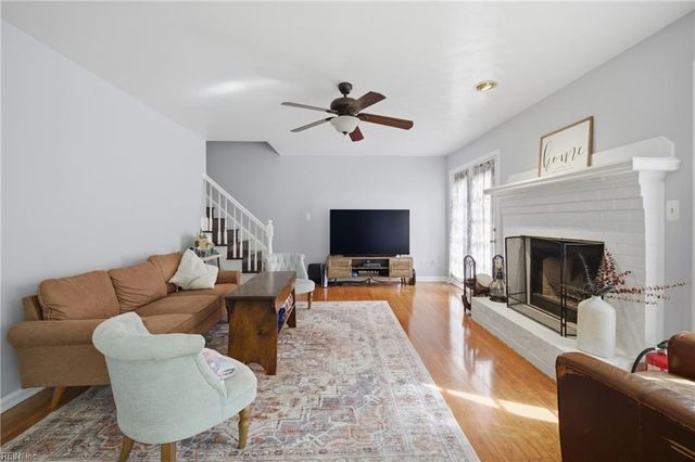 101 Kings Point DR, Suffolk, VA 23434
