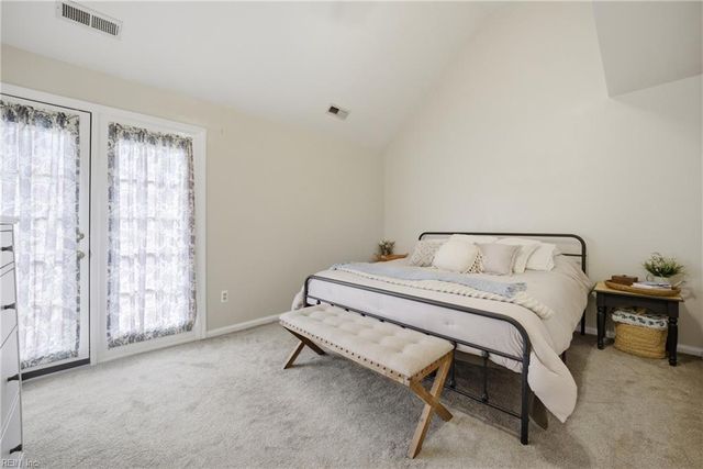 101 Kings Point DR, Suffolk, VA 23434