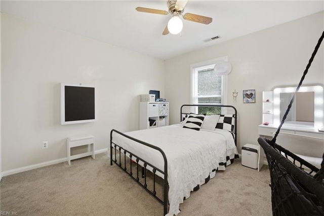 101 Kings Point DR, Suffolk, VA 23434
