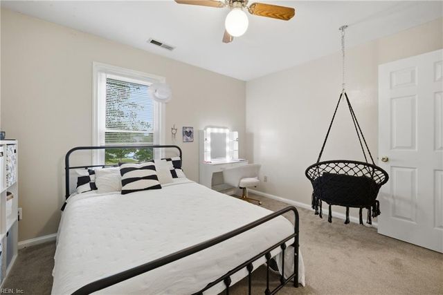 101 Kings Point DR, Suffolk, VA 23434