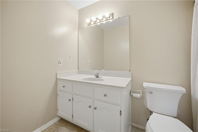 101 Kings Point DR, Suffolk, VA 23434