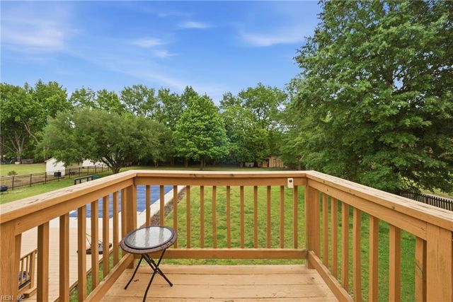 101 Kings Point DR, Suffolk, VA 23434