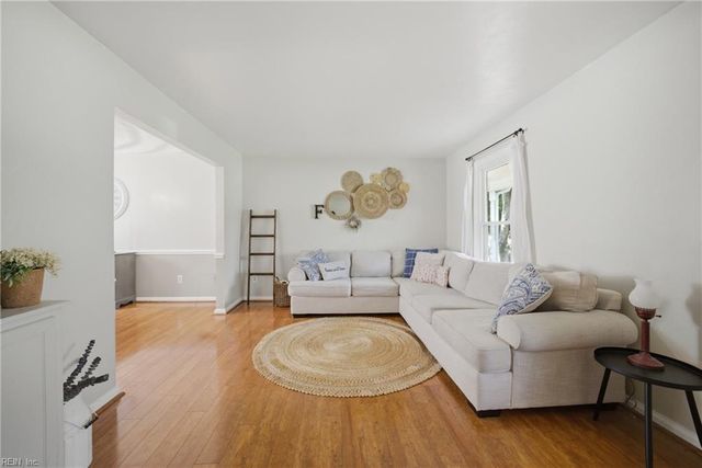 101 Kings Point DR, Suffolk, VA 23434