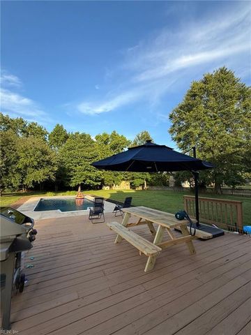 101 Kings Point DR, Suffolk, VA 23434