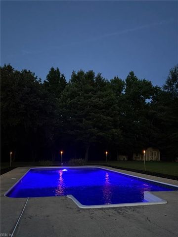 101 Kings Point DR, Suffolk, VA 23434