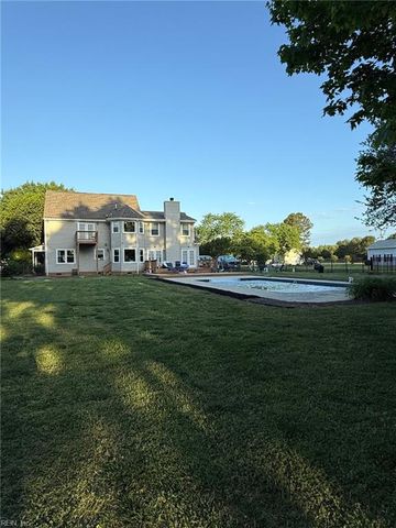 101 Kings Point DR, Suffolk, VA 23434