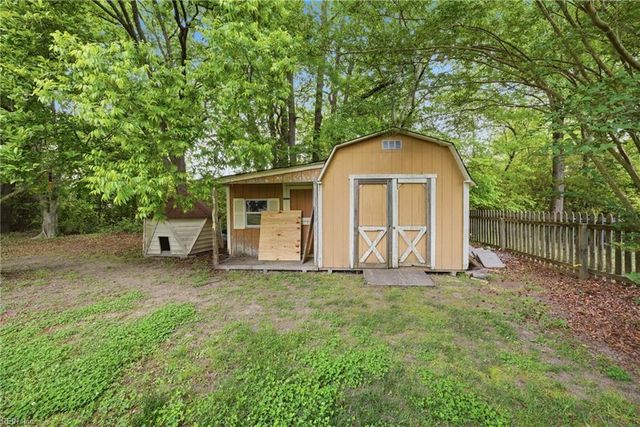 101 Kings Point DR, Suffolk, VA 23434