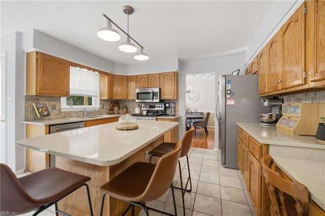 101 Kings Point DR, Suffolk, VA 23434