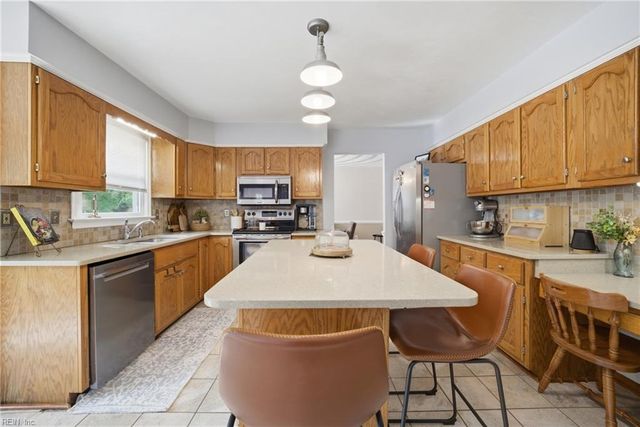 101 Kings Point DR, Suffolk, VA 23434