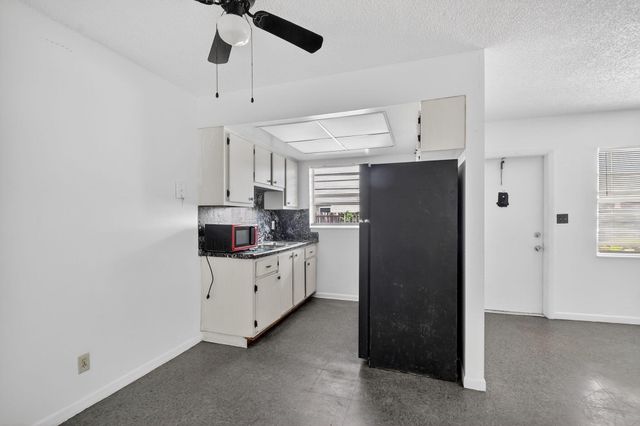 1406 Barton Road 7, Lake Worth Beach, FL 33460