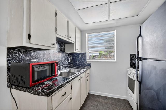 1406 Barton Road 7, Lake Worth Beach, FL 33460