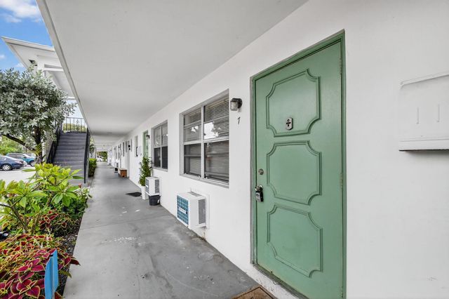 1406 Barton Road 7, Lake Worth Beach, FL 33460