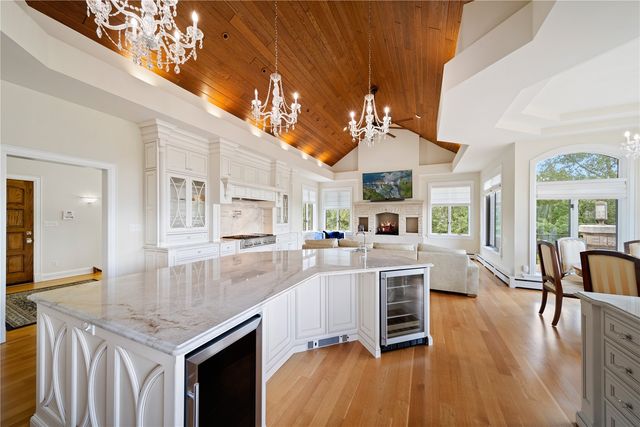 2310 NE Lakeridge Place, North Liberty, IA 52317