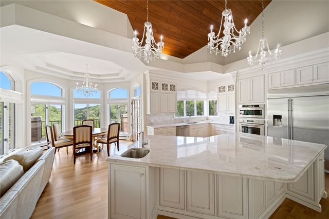 2310 NE Lakeridge Place, North Liberty, IA 52317