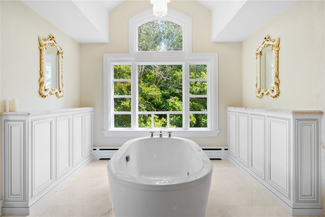 2310 NE Lakeridge Place, North Liberty, IA 52317