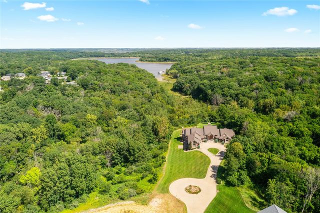 2310 NE Lakeridge Place, North Liberty, IA 52317