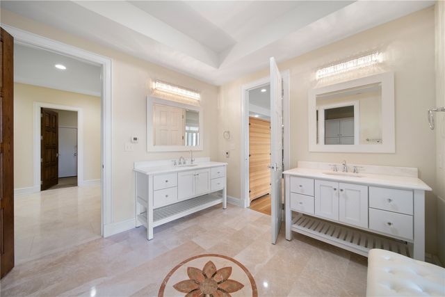 2310 NE Lakeridge Place, North Liberty, IA 52317