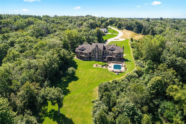 2310 NE Lakeridge Place, North Liberty, IA 52317