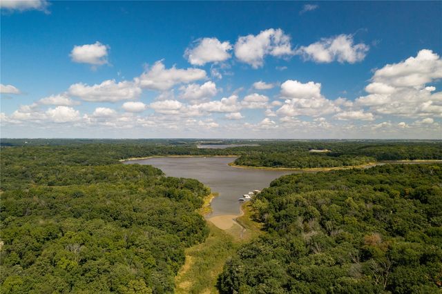 2310 NE Lakeridge Place, North Liberty, IA 52317