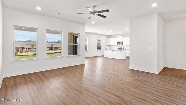 327 Cornerstone Crsg, Brandon, MS 39042
