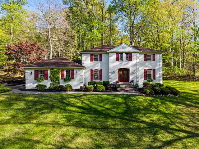 346 N WOODMONT DR, Downingtown, PA 19335