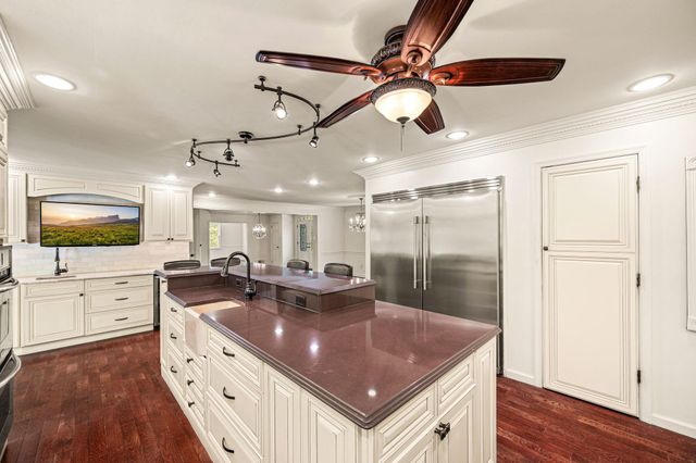 346 N WOODMONT DR, Downingtown, PA 19335