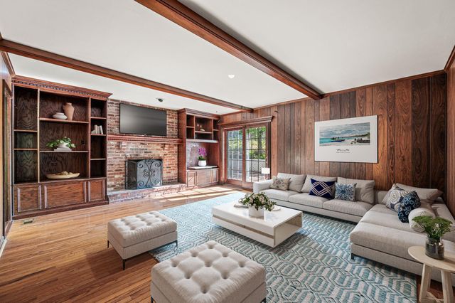 346 N WOODMONT DR, Downingtown, PA 19335