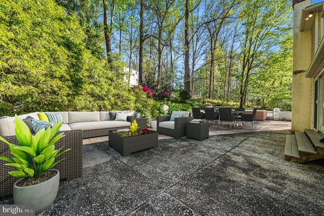 346 N WOODMONT DR, Downingtown, PA 19335