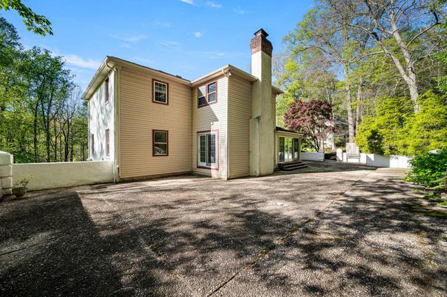 346 N WOODMONT DR, Downingtown, PA 19335