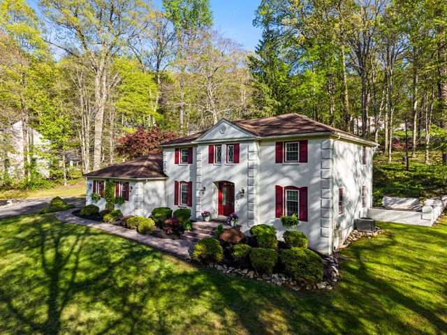 346 N WOODMONT DR, Downingtown, PA 19335