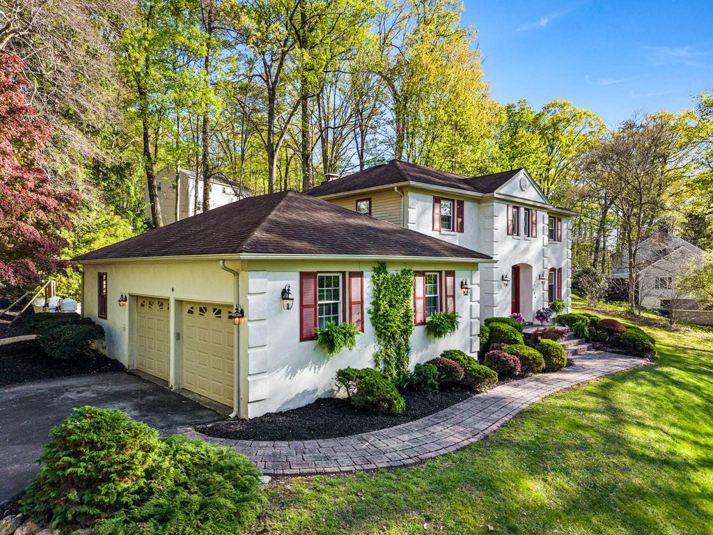 346 N WOODMONT DR, Downingtown, PA 19335