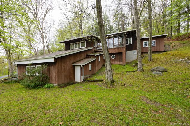 112 Old Sylvan Lake Road, Hopewell Junction, NY 12533