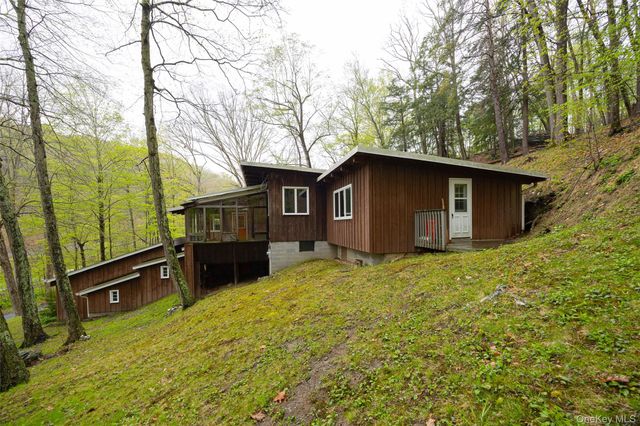 112 Old Sylvan Lake Road, Hopewell Junction, NY 12533