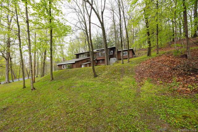 112 Old Sylvan Lake Road, Hopewell Junction, NY 12533