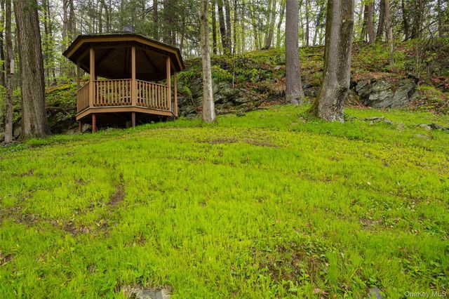 112 Old Sylvan Lake Road, Hopewell Junction, NY 12533