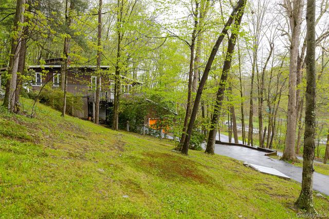 112 Old Sylvan Lake Road, Hopewell Junction, NY 12533