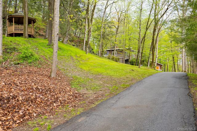 112 Old Sylvan Lake Road, Hopewell Junction, NY 12533
