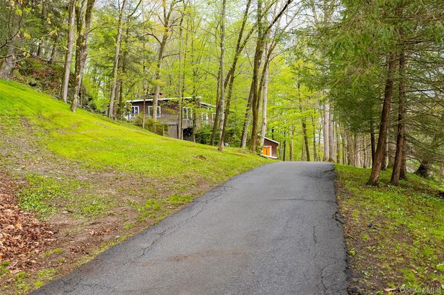 112 Old Sylvan Lake Road, Hopewell Junction, NY 12533