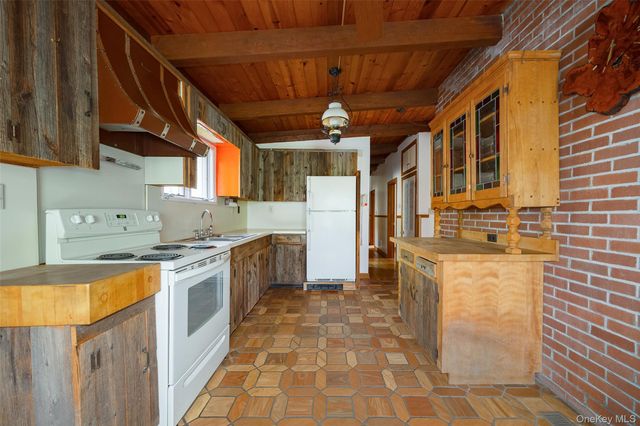 112 Old Sylvan Lake Road, Hopewell Junction, NY 12533