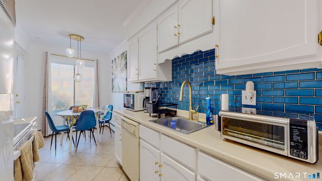 333 Vincellette Street 27, Bridgeport, CT 06606